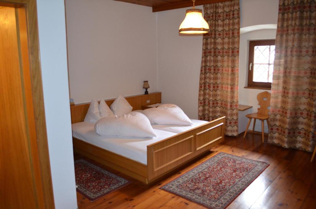 Ansitz Goller Hotel Rasun di Sopra Szoba fotó